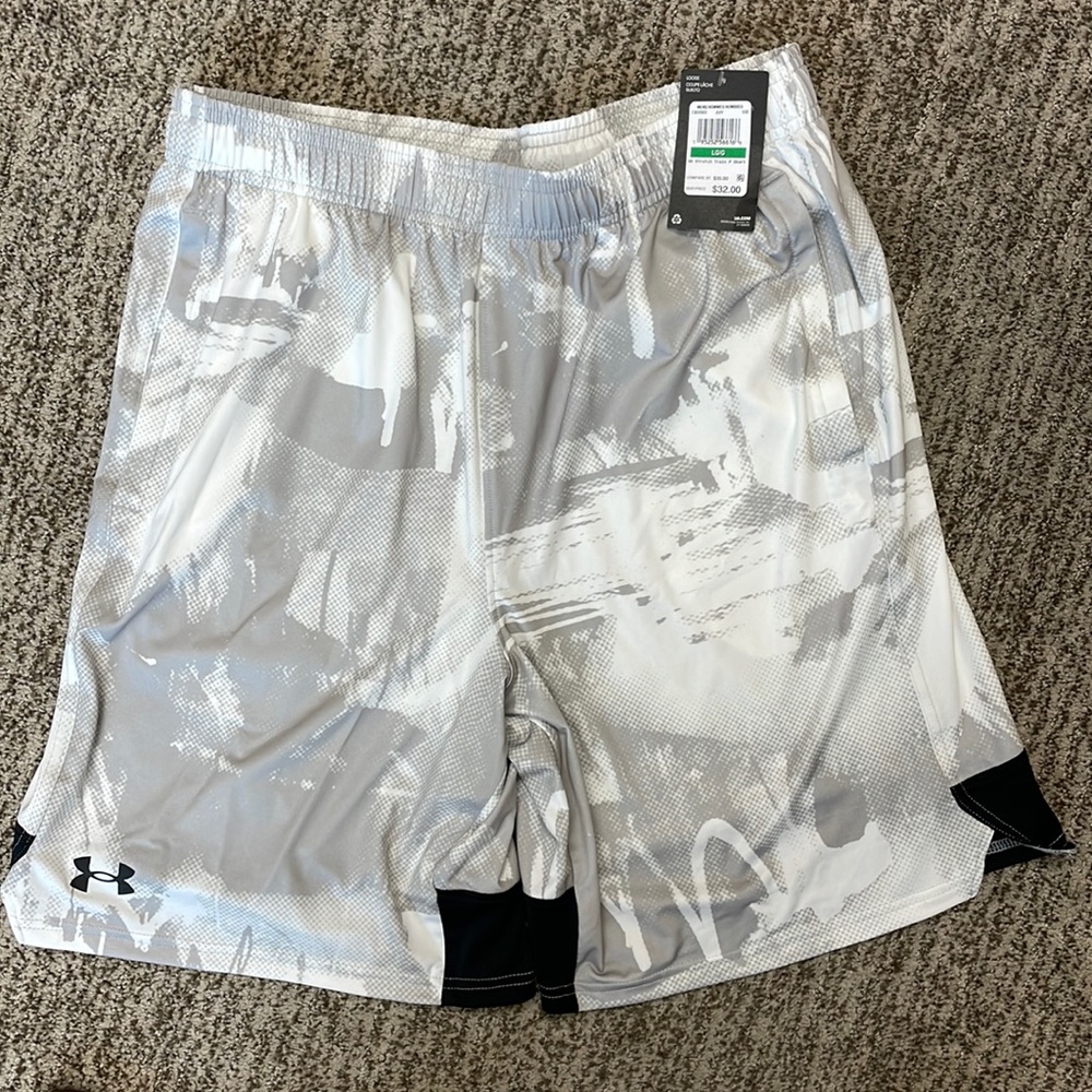 Mens Under Armour size L stretch train shorts